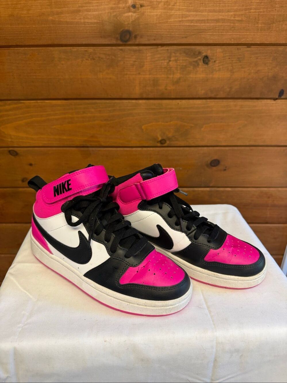 Nike Womans Court Borough Mid 2 sneakers Sz 5Y Pink/Black HV0933-100